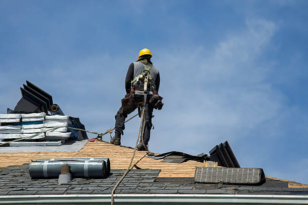 Professional Roof Installation technician working in Maxwell, CA